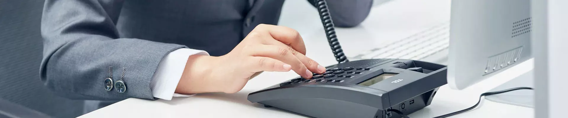 Зв'яжіться з нами